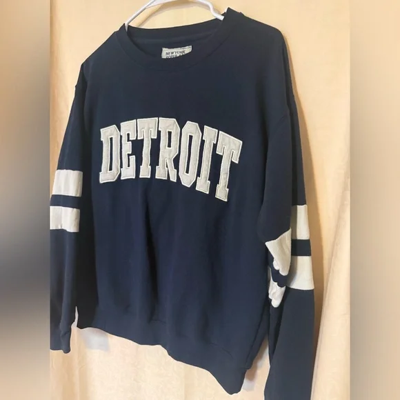 New York Popular Sweatshirt,Women’s Medium Navy Blue with DETROIT on Front Side - Picture 6 of 8